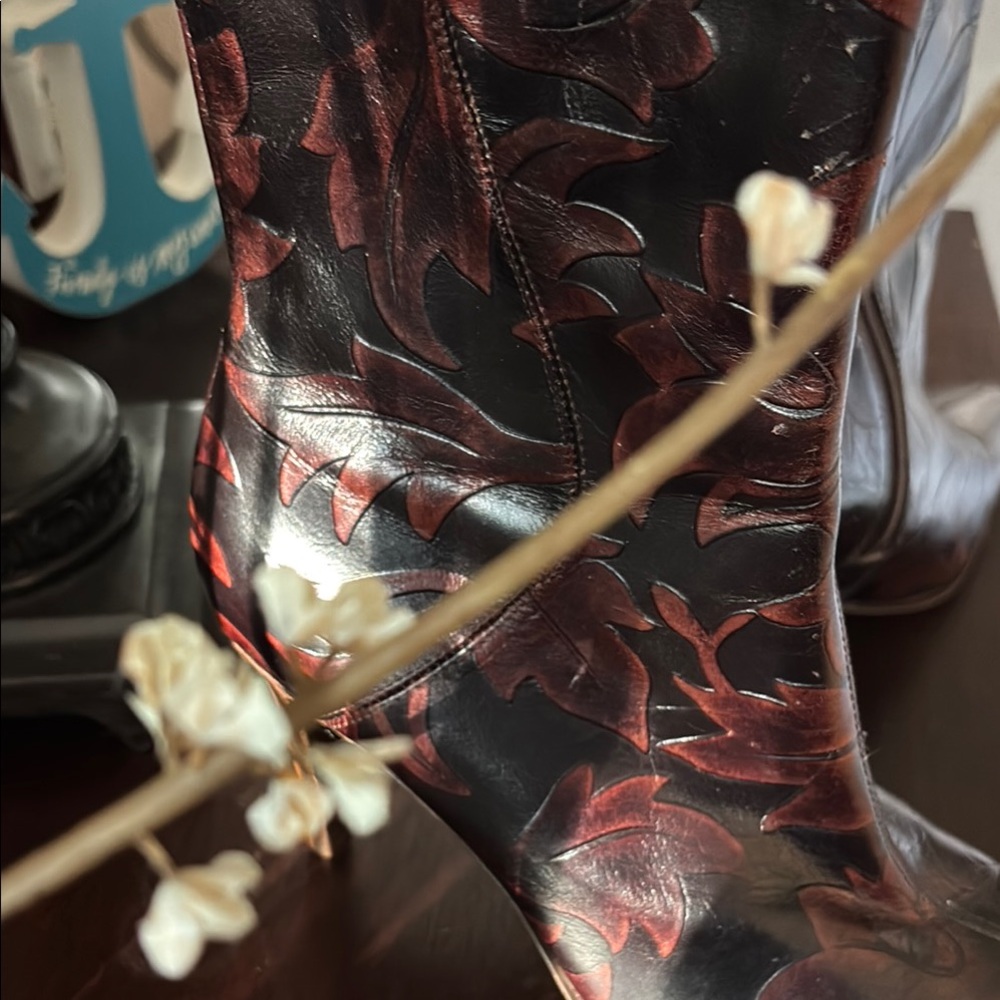 Lord & Taylor 3 “ Pointed Toe ~Elegant Brown Etched Floral Leather Ankle Boots 7 - Picture 3 of 7